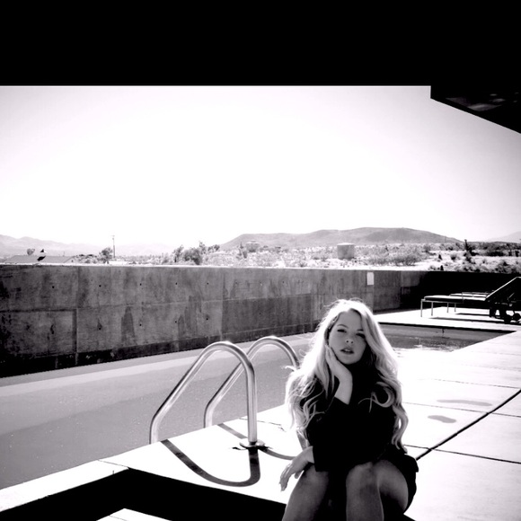 Meet your Posher, Taylor Rose - Picture 8 of 10